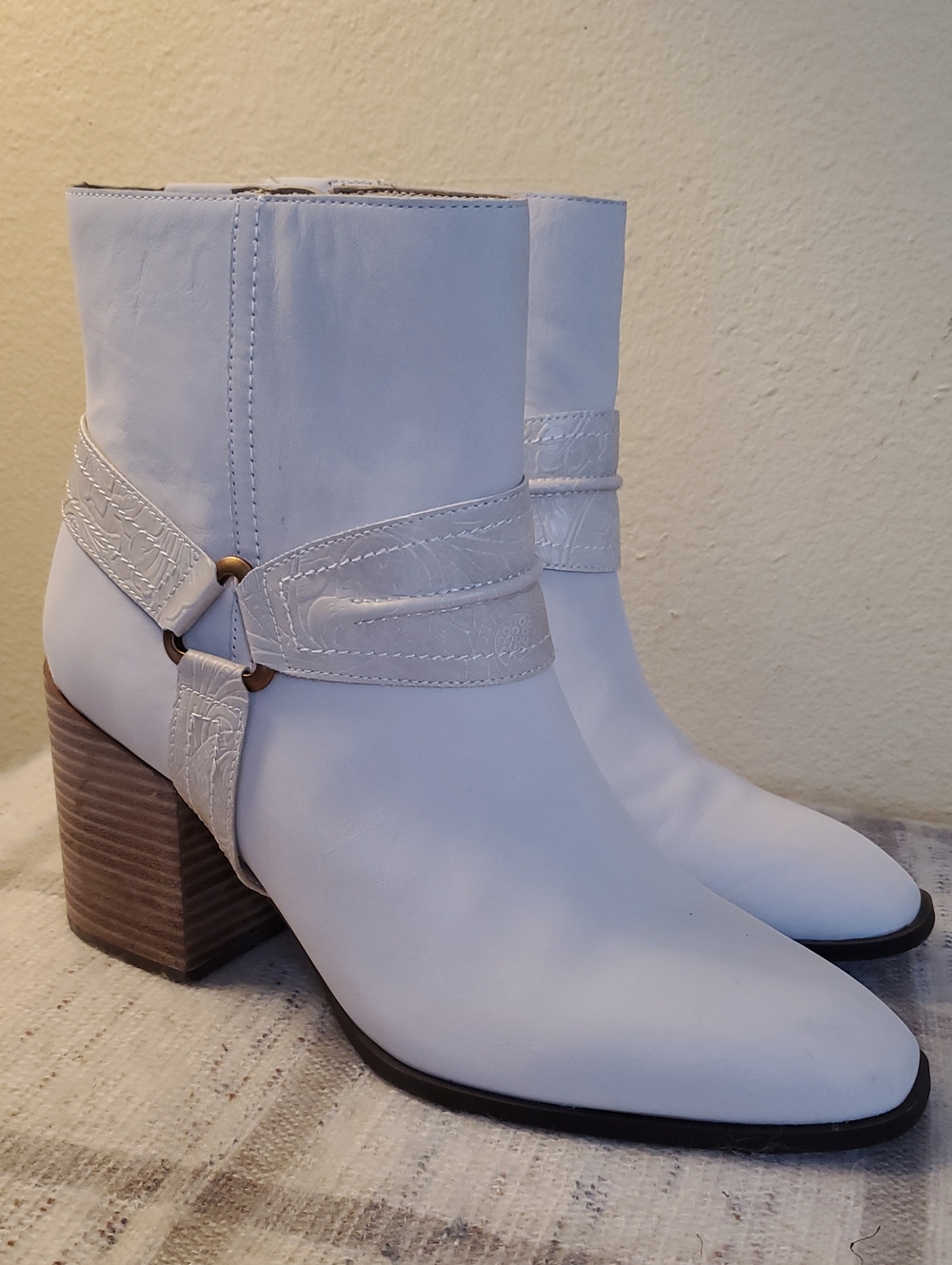 VIONIC Women's Ankle Boots with Stacked Heel sz 10 Brand New